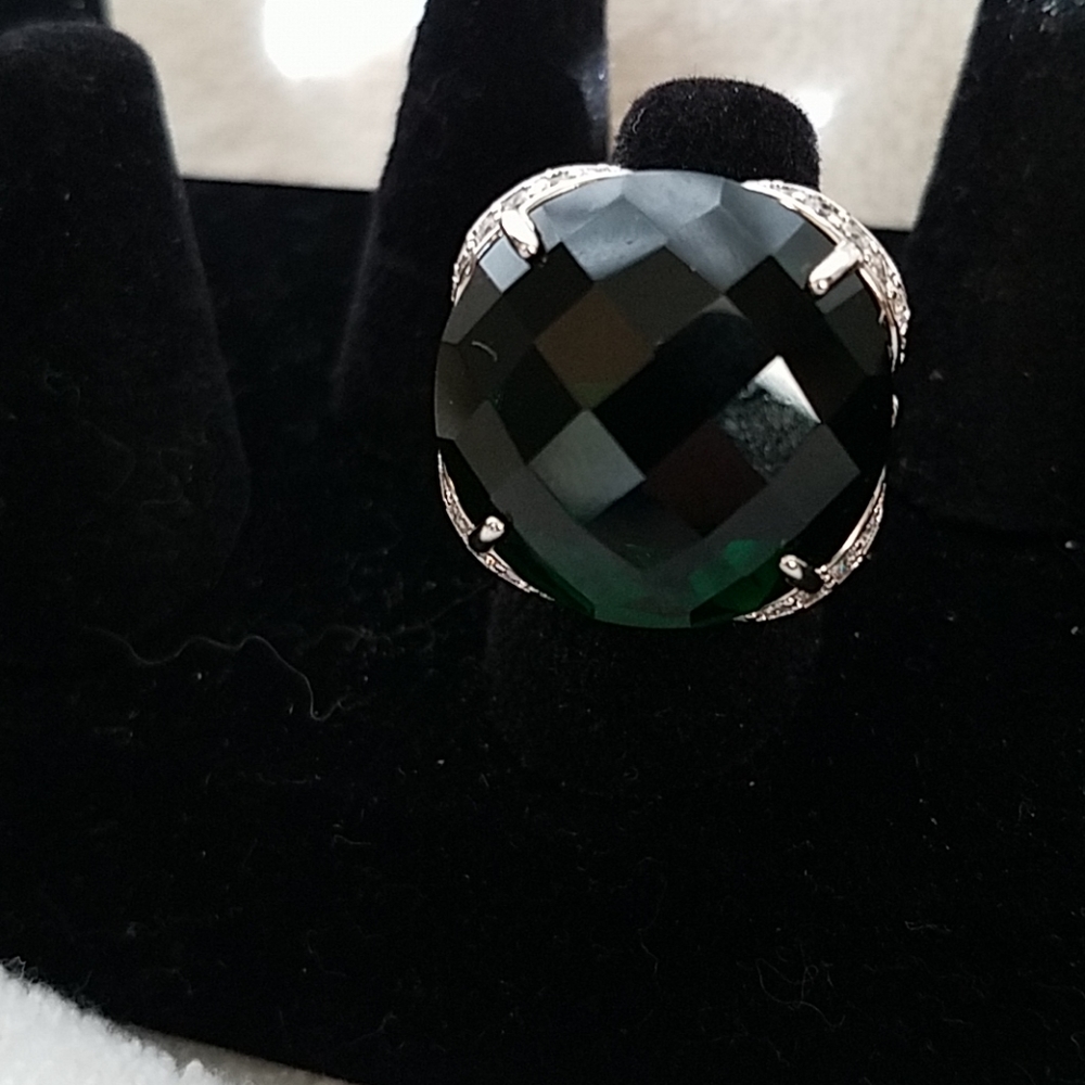 4/$40 New Queen Emerald Green Quartz and Topaz